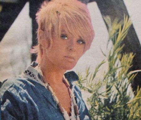 Joey Heatherton - TV Week Chicago Tribune Magazine Pictorial [United States] (1 April 1973)