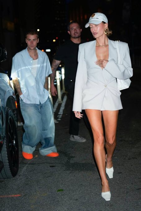 Hailey Bieber – On a dinner date in New York