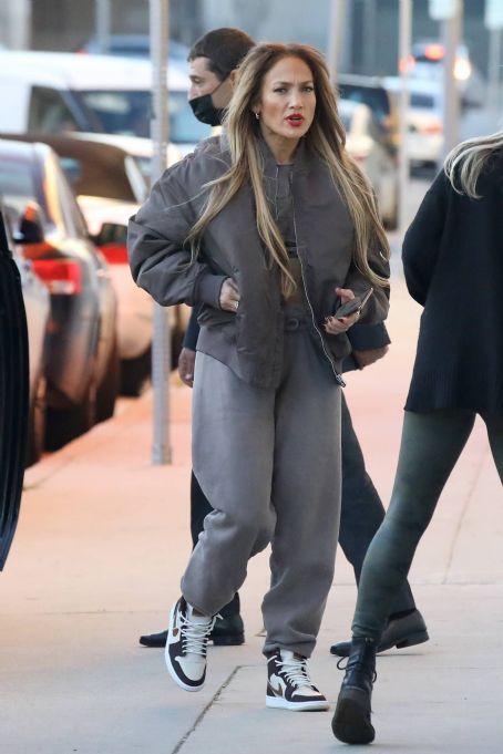 Jennifer Lopez – heading to a dance studio in Los Angeles | Jennifer