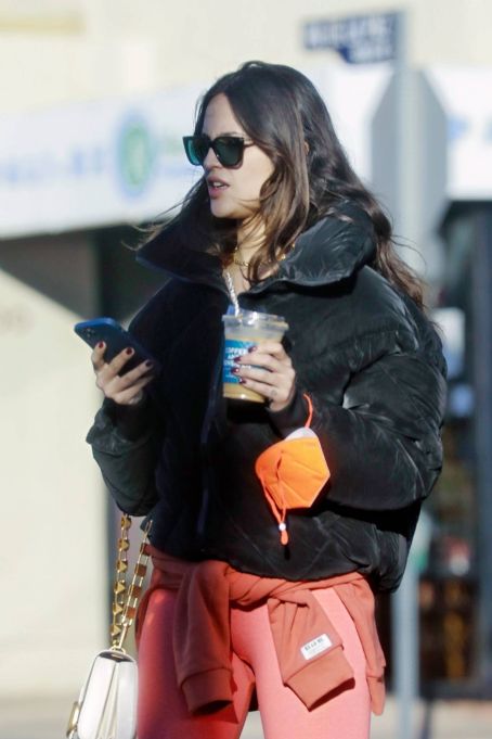 Eiza Gonzalez – Shopping candids at the Pacific Palisades village