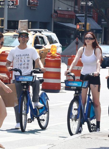 Sophie Turner – With Joe Jonas go on a CitiBike ride