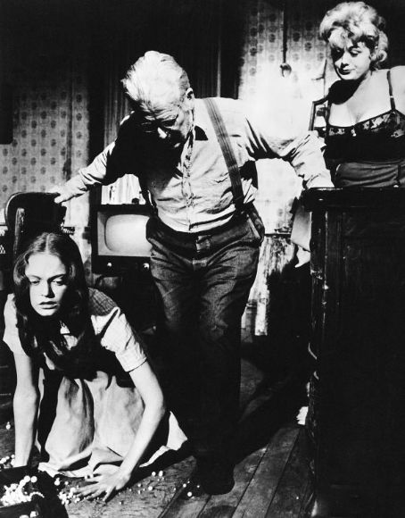 Elizabeth Hartman Photos Elizabeth Hartman Picture Gallery Famousfix