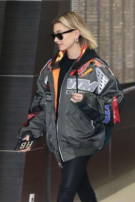 Hailey Baldwin – Heads to a medical building in Hollywood
