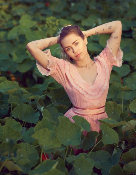 Miley Cyrus - Billboard Magazine Pictorial [United States] (13 May 2017)